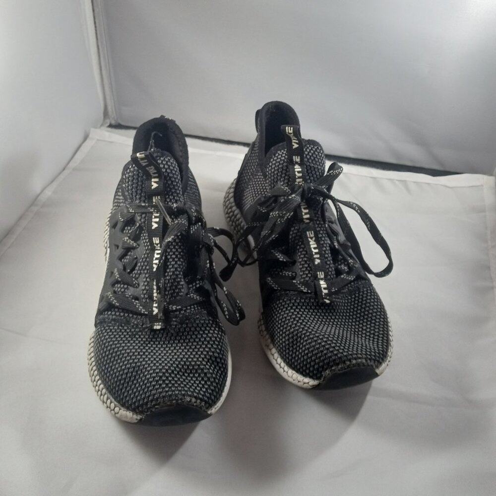 Vitike Boys Athletic Shoes Size 5 Black White Youth Sneakers